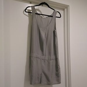 ▫️(EUC) 100% Silk Hinge Grey Romper▫️